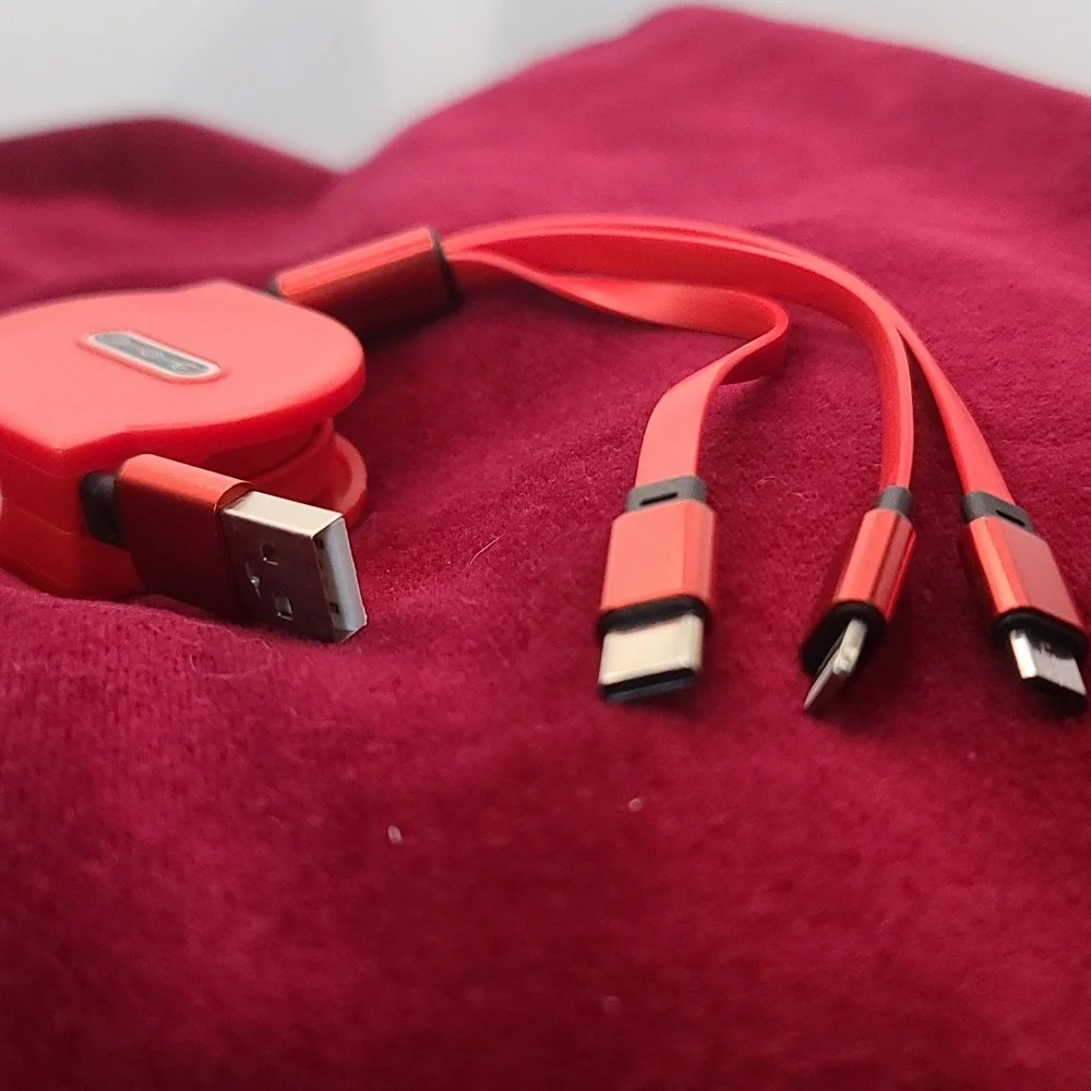 Cell Phone Charger 3 in 1 Cable w retractable cable NWT Iphone, USB, USB A & C